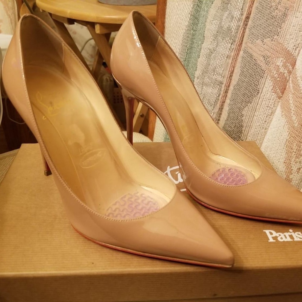 Christian Louboutin Décolleté 554 in Nude Patent